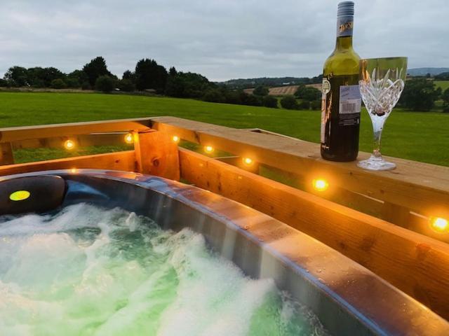 Thirkleby Burtree House & Retreats Tipi With Secluded Hot Tub酒店 外观 照片