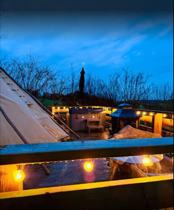Thirkleby Burtree House & Retreats Tipi With Secluded Hot Tub酒店 外观 照片