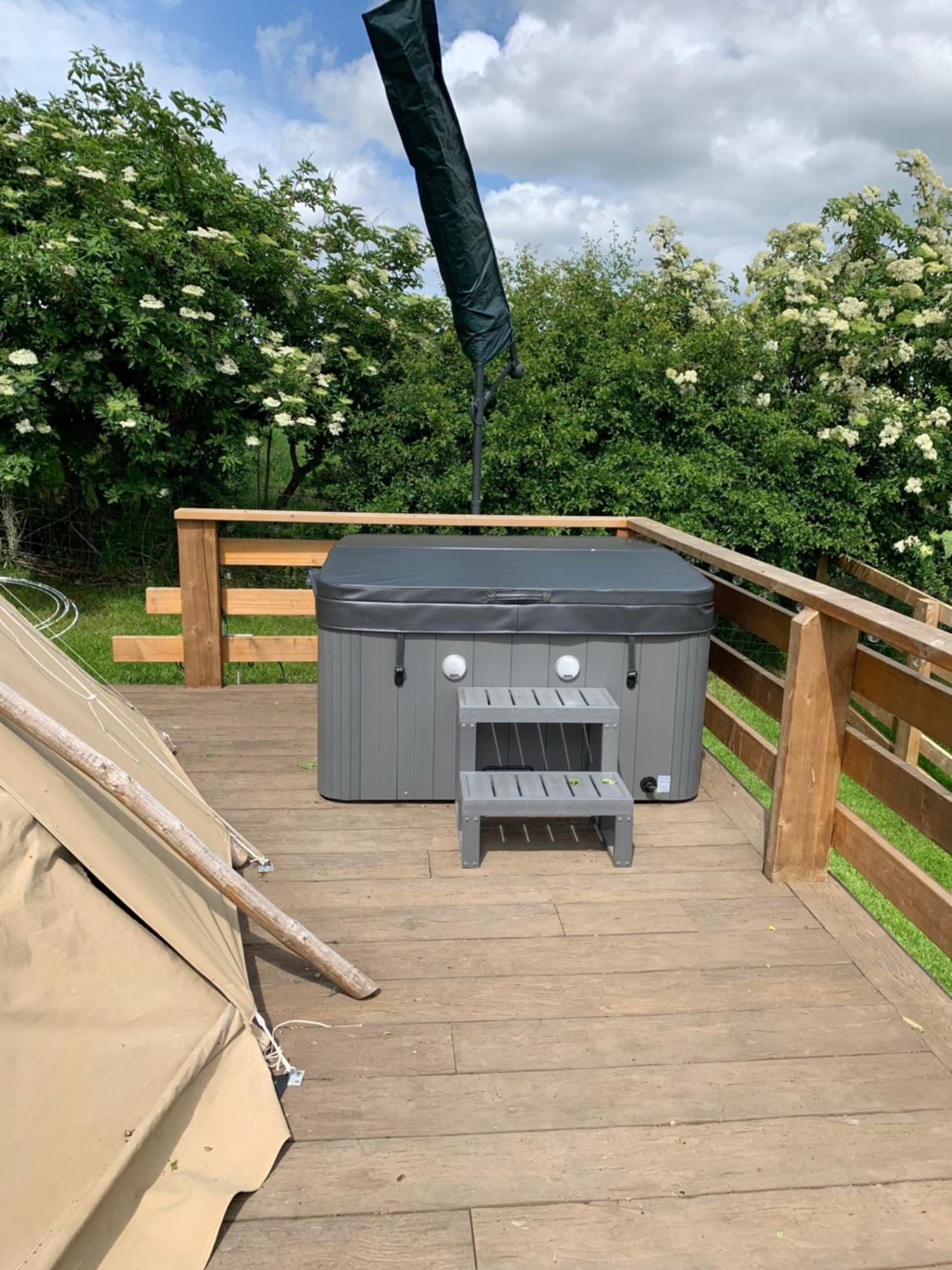Thirkleby Burtree House & Retreats Tipi With Secluded Hot Tub酒店 外观 照片